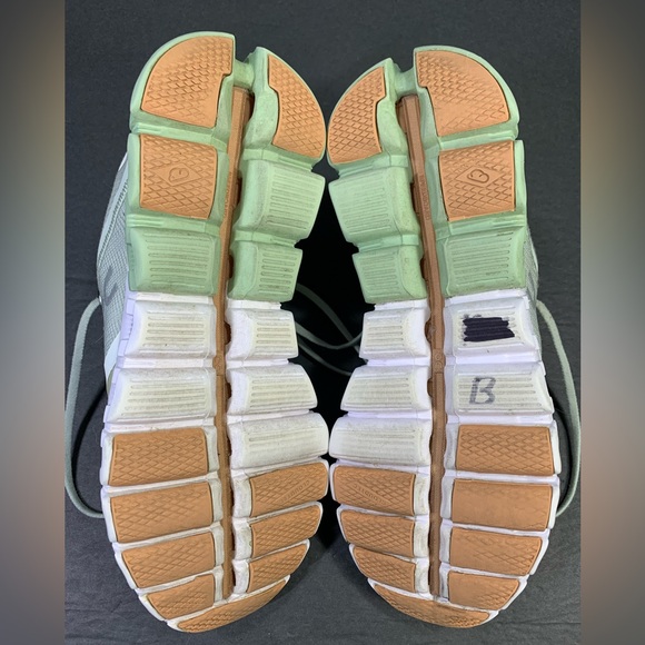 On Running CloudFlow V3 Women’s Running & Walking sneakers // Shoe Size- 6 - Picture 9 of 10